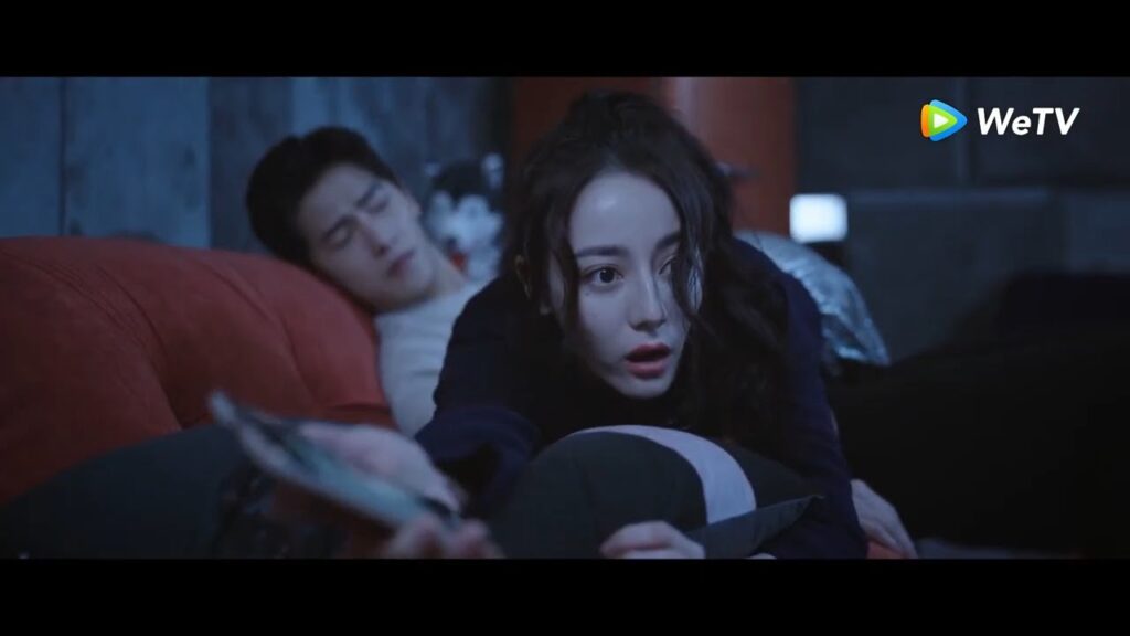 كانت تلتقط الصور له خلسةً حتى حدث ما أحرجها مقطع من الحلقة 12 "أنت مجدي" | WeTV