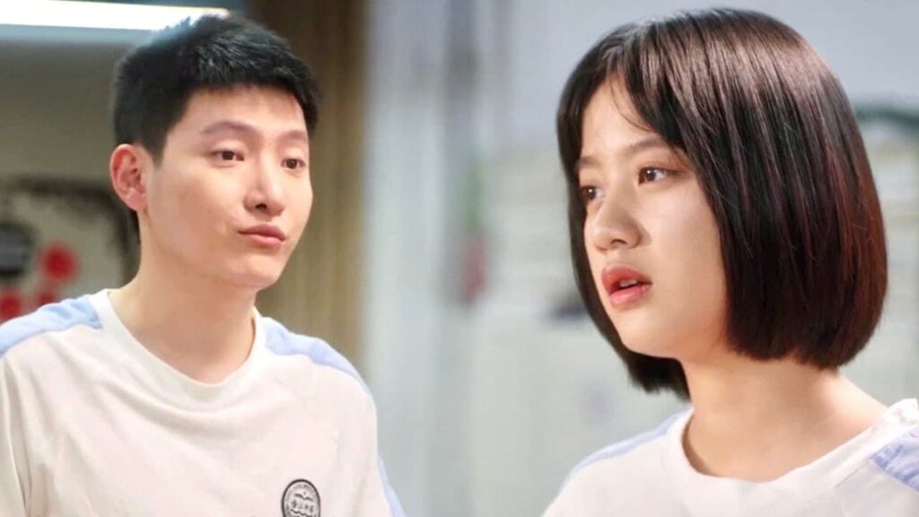 يقوم المعلم بإهانة الطلاب الكسالا لكنها تقف وتواجهه 😱 (لا تغادر بعد المدرسة )