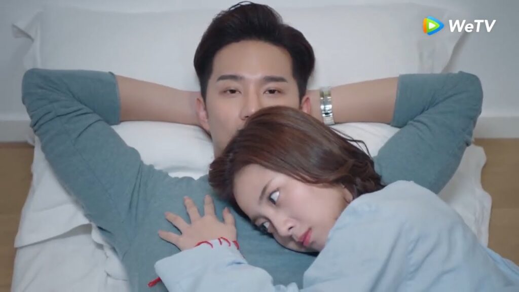 تلتصق به في كل مكان مقطع من الحلقة 12 "حبيبتي فضائية" | WeTV