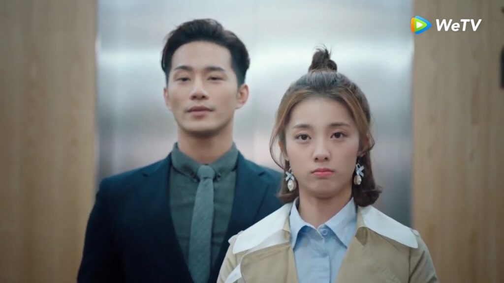 يريد اصطحابها إلى المنزل لأنها تخاف من عبور الطريق مقطع من الحلقة 11 "حبيبتي فضائية" | WeTV