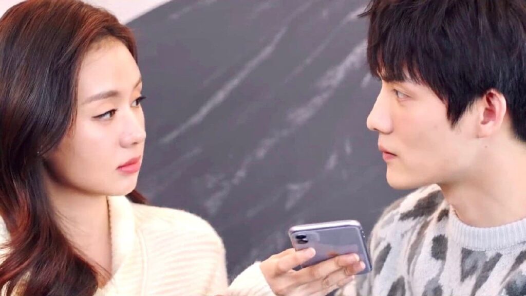 تقوم بتسجيل اعترافه لكي تستخدمه ضده في المستقبل 🙊❤️ (الجمال القبيح)