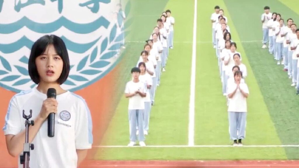 تجمع شجاعتها و تلقي خطابا امام الطلاب ❤️ (لا تغادر بعد المدرسة )