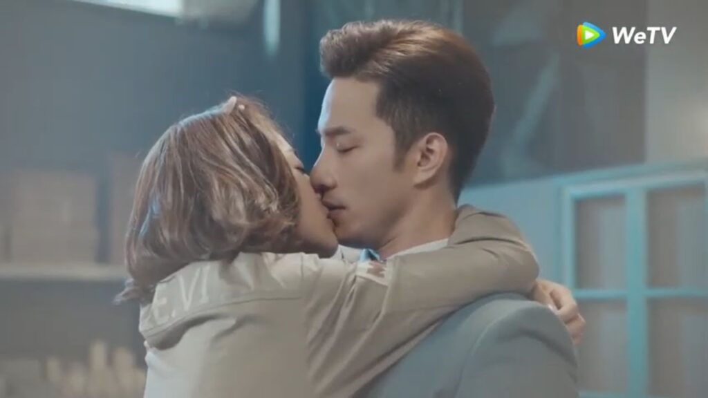 هل تعد هذه القبلة ألاولى بينهما مقطع من الحلقة 10 "حبيبتي فضائية" | WeTV