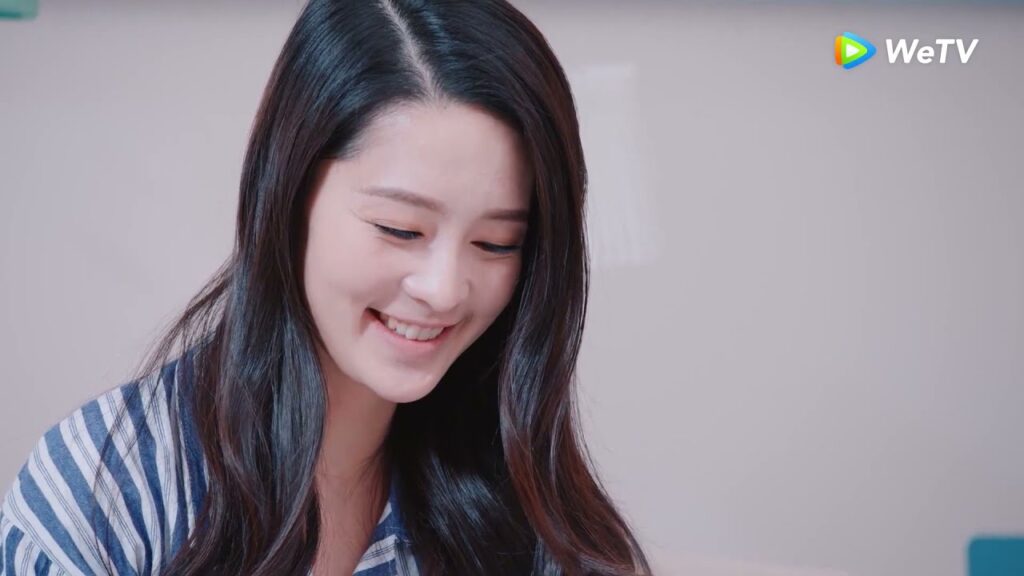 يترك لها رسالة يخبرها فيها أن تعود إلى العمل معه مقطع من الحلقة 9 "دموع في الجنة" | WeTV