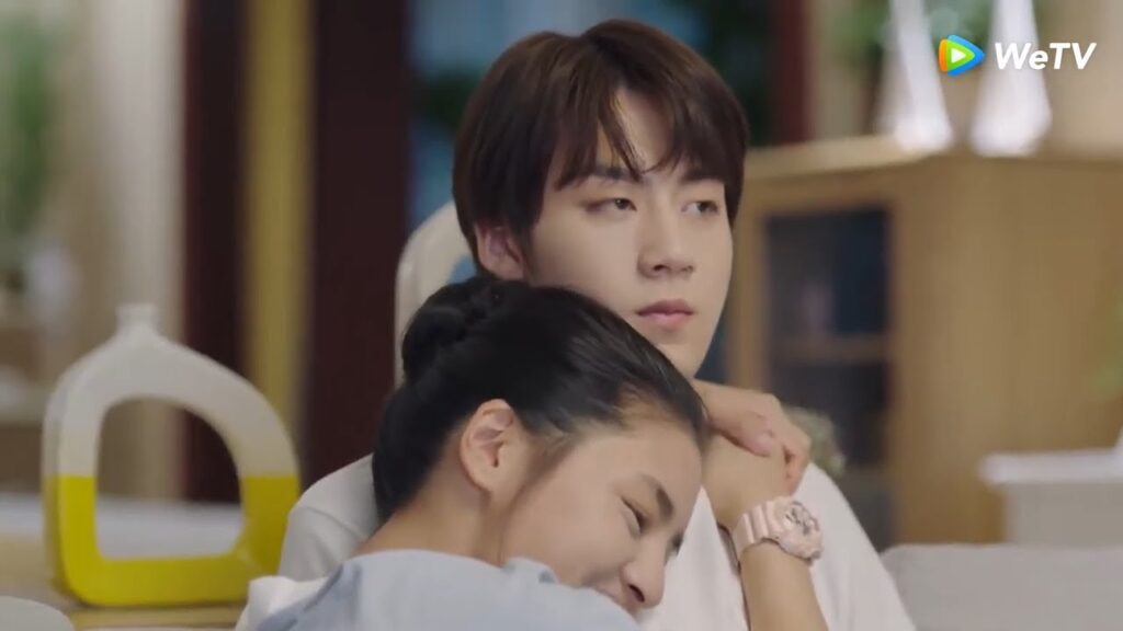 تشكره لأنه يساعدها ويدعمها في دراستها ملخص الحلقة 6 "حب أول عذب" | WeTV