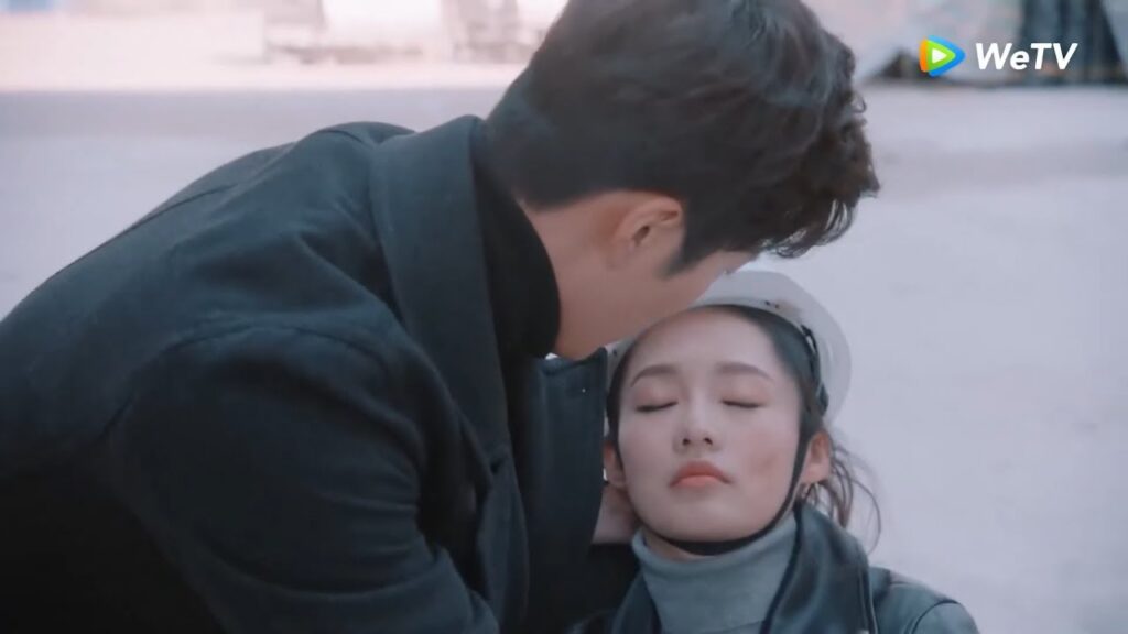 دو شياو سو تواجه مشاكل في العمل، والسيد لي أتى ليساعدها مقطع من الحلقة 8 "دموع في الجنة" | WeTV