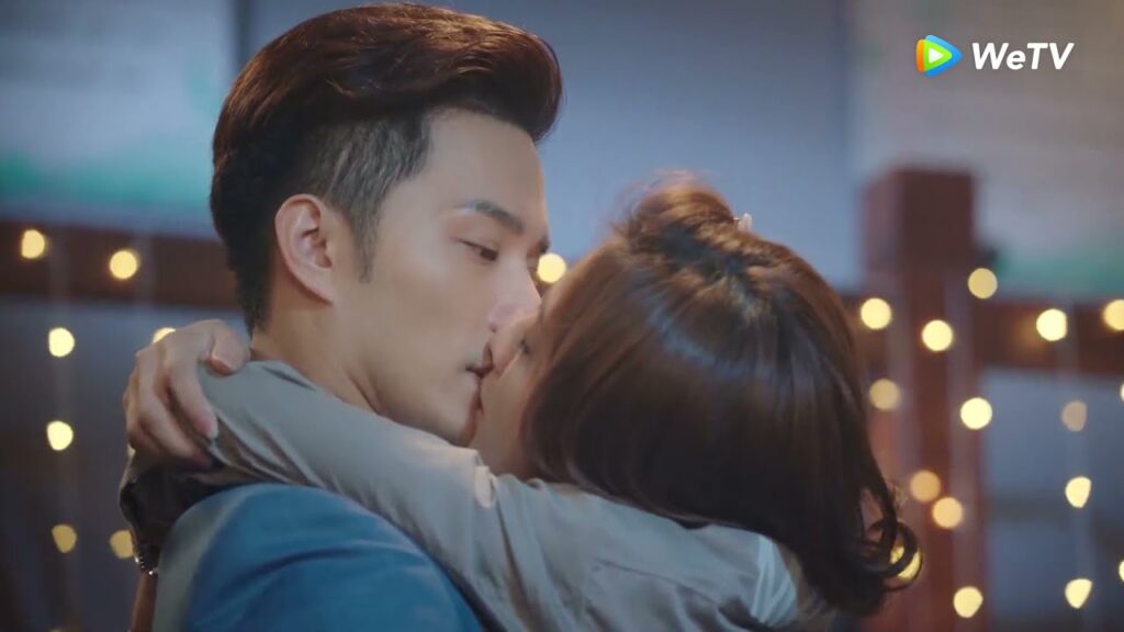 لا يُصدق أنها أنقذته من الحريق مقطع من الحلقة 2 "حبيبتي فضائية" | WeTV