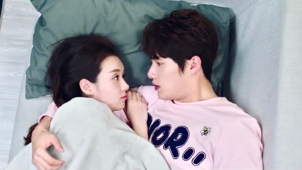 من اليوم فصاعدا سوف ننام معا و اياك ان تجرؤي على الخروج بمفردك ( الجمال القبيح)