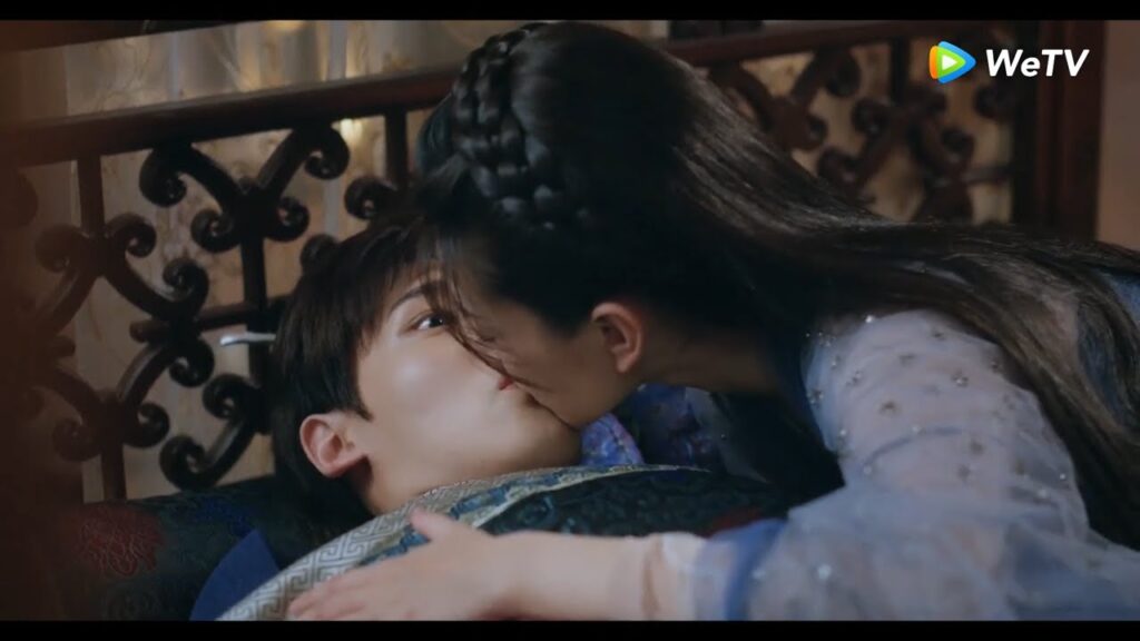 عرفت أنه يتظاهر بالمرض أمامها شاهدوا ماذا ستفعل له! مقطع من الحلقة 11 "الحب الأبدي3" | WeTV