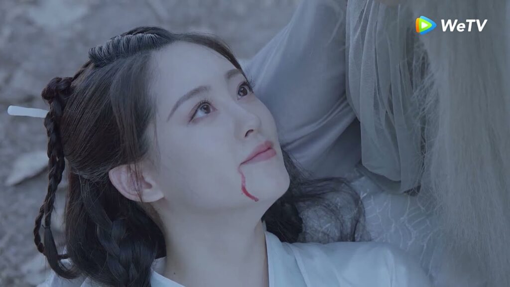 تشنغ يان تتلقى الضرب عن الملك التنين مقطع من الحلقة 36 "الالتقاء بتنين" | WeTV