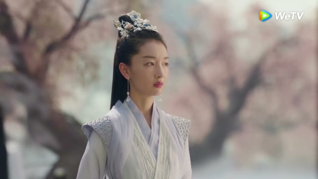 ينحاز إليها ويمدح قدراتها أمام الجميع مقطع من الحلقة 6 "الحب الذي يتجاوز الوقت" | WeTV