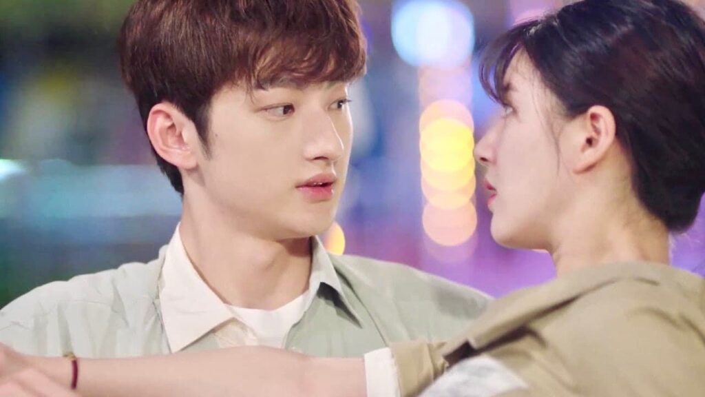 تغضب منه لانها اعتقدت بانه تركها لكنه يسحبها نحوه فجأة ❤️🙊 (ارجوك اطمئن يا سيد لينغ )