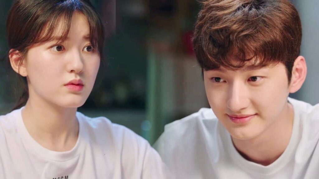 يحاول ان يكسر الصمت بقول طرفة تافه 😂😂 (ارجوك اطمئن يا سيد لينغ )