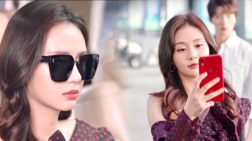 تقوم بإنتقاد كارهيها كما هم يفعلون 🙊 (الجمال القبيح )