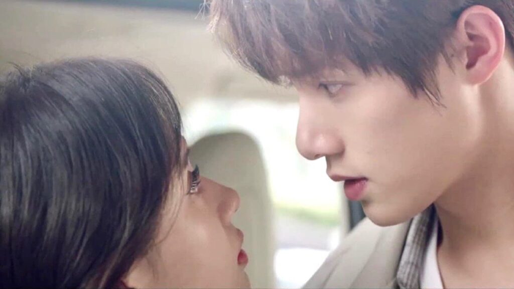 تجعله يغير ملابسه لانه يبدو أجمل منها بكثير 🙈😍( الجمال القبيح) تجعله يغير ملابسه لانه يبدو أجمل منها بكثير 🙈😍( الجمال القبيح)