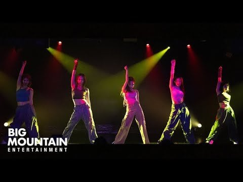 Queenz Eye - Woman Up (الأصل. ميغان ترينور) @ الحفل الأول في اليابان