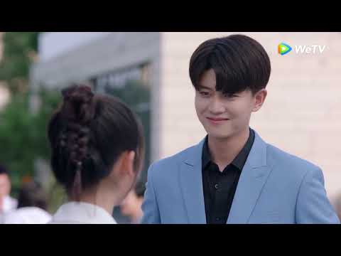 المدير يريد إخبارها بمشكله قلبه مقطع من الحلقة 21 مسلسل السيدة الغرابة والسيد السحلية ｜WeTV