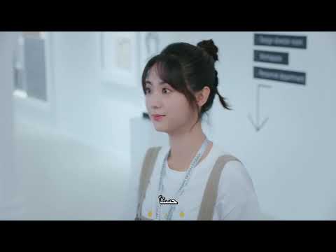 تلك الفتاة هي حبيبته السابقة مقطع من الحلقة 14 مسلسل السيدة الغرابة والسيد السحلية ｜WeTV