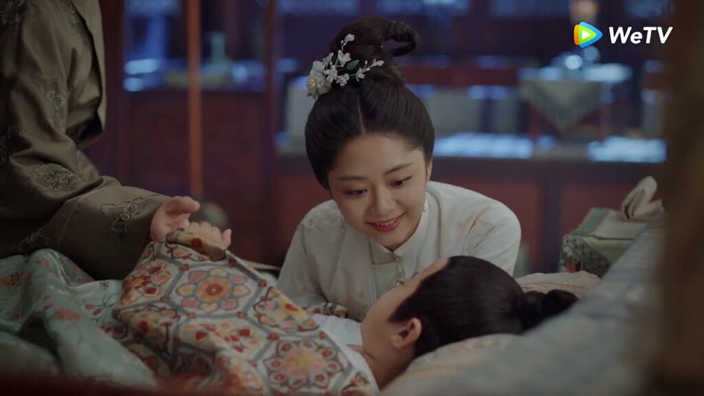 السيدة تهتم بالشاب الصغير كل يوم مقطع من الحلقة 13 مسلسل السيف وخيط الحرير ｜WeTV