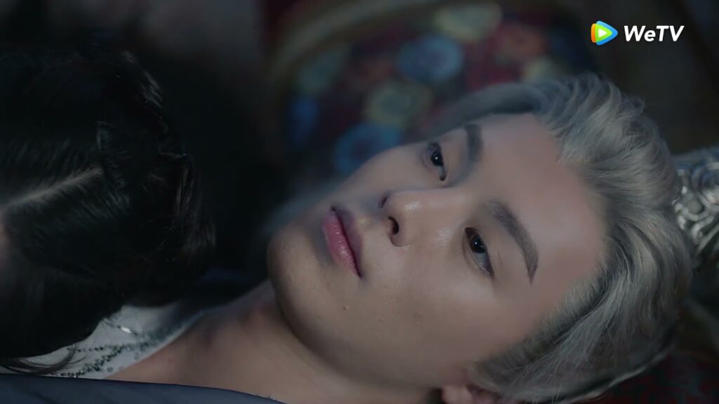 الملك التنين يريد أن ينام بجانبها مقطع من الحلقة 4 مسلسل الالتقاء بتنين ｜WeTV