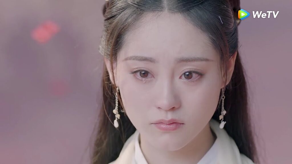 الملك التنين يرى حبيبته مع شاب آخر مقطع من الحلقة 7 مسلسل الالتقاء بتنين ｜WeTV