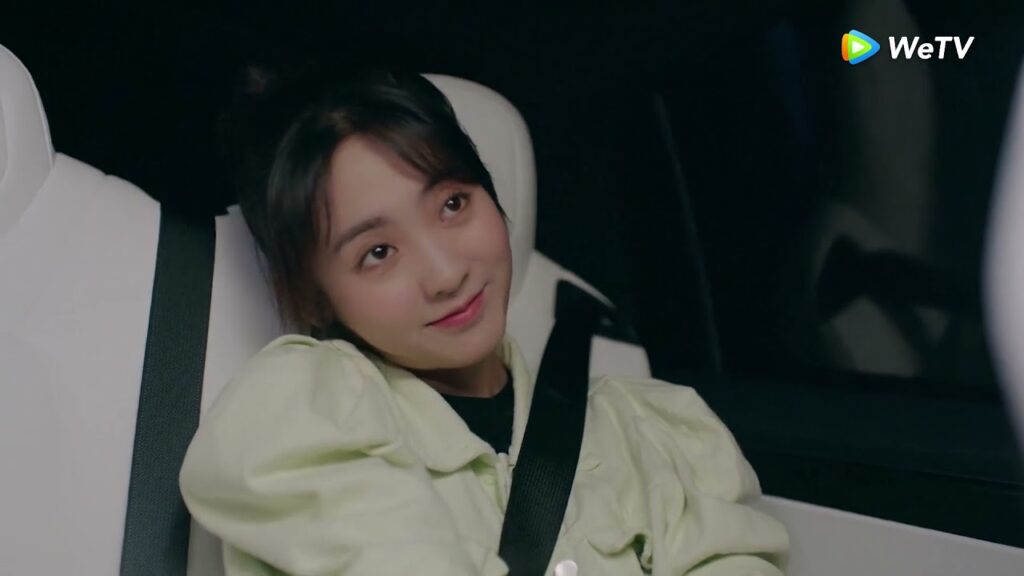 هل سيوصلها بنفسه إلى المنزل مقطع من الحلقة 5 مسلسل السيدة الغرابة والسيد السحلية ｜WeTV