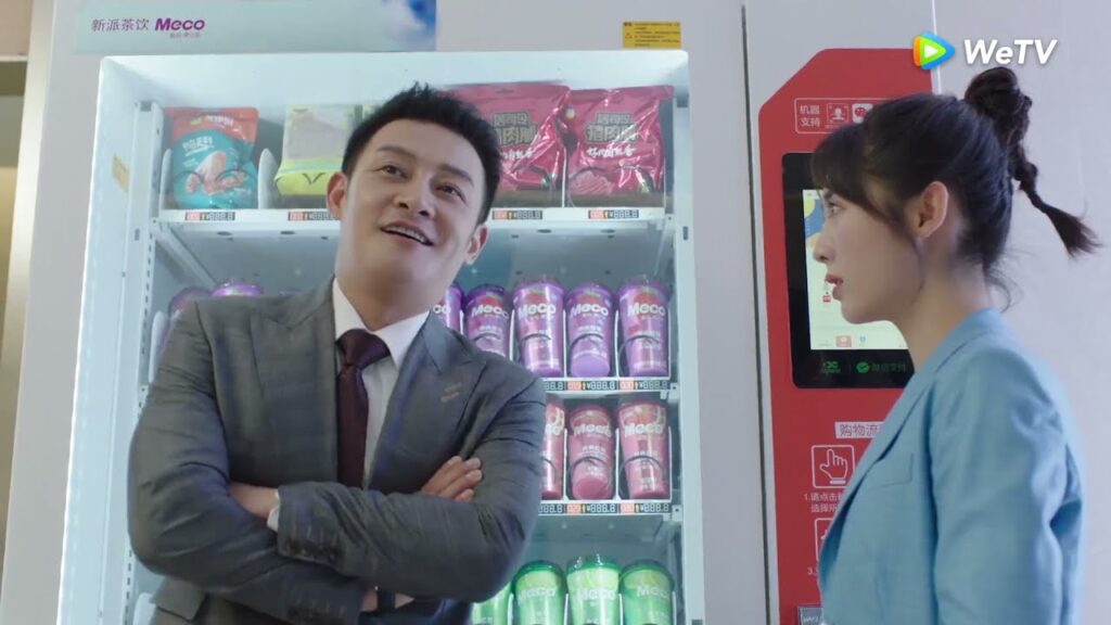 المدير يوبخها في أول يوم عمل مقطع من الحلقة3  مسلسل السيدة الغرابة والسيد السحلية ｜WeTV