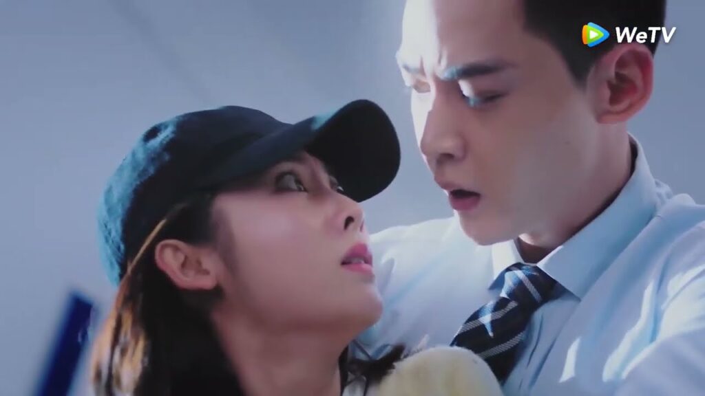 الطبيب الوسيم يحمي المحامية الشجاعة – ملخص حلقة 3 و4 حظي الصغير |WeTV الطبيب الوسيم يحمي المحامية الشجاعة - ملخص حلقة 3 و4 حظي الصغير |WeTV