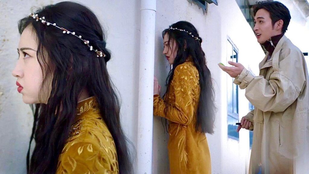 اعلان 3  اكتشف ان نقطة ضعفها هي الحشرات فاخذ يخيفها كلما سنحت له الفرصة (راتان)