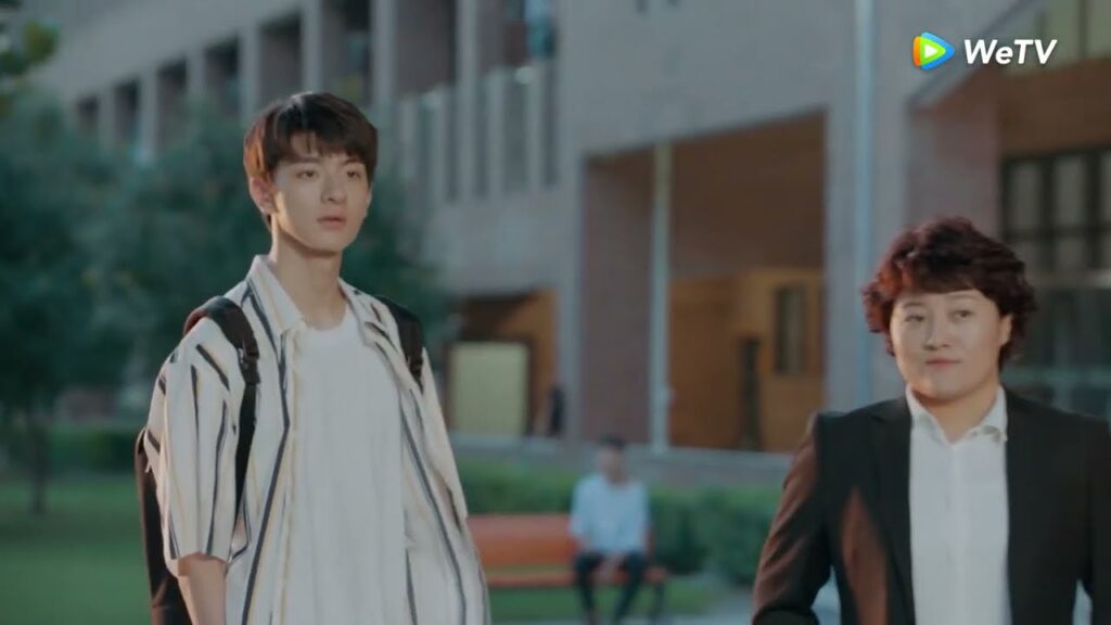 ينتظرها أسفل مسكنها مقطع من الحلقة 6 مسلسل أريحي رأسك على كتفي ｜WeTV