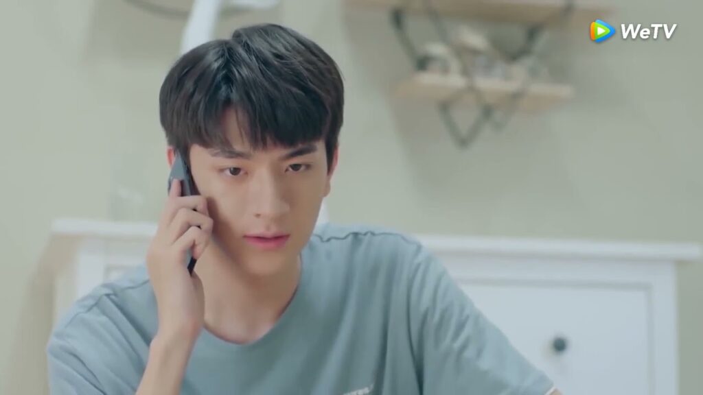 تشعر بالتعب وتتصل بزميلها مقطع من الحلقة 3 مسلسل أريحي رأسك على كتفي ｜WeTV