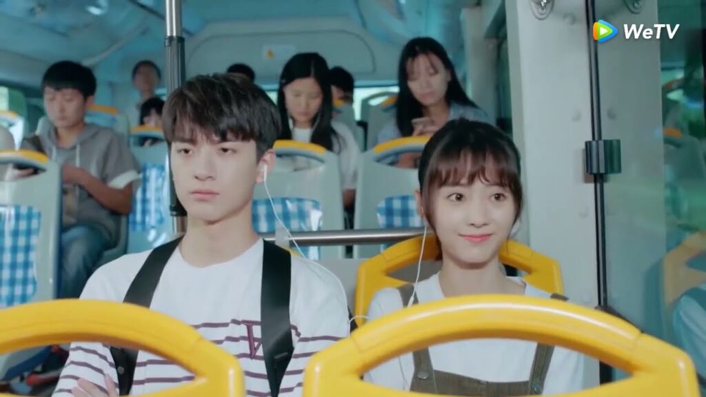 يقول لمعلمه أن هذه الفتاة هي حبيبته مقطع من الحلقة 2 مسلسل أريحي رأسك على كتفي ｜WeTV