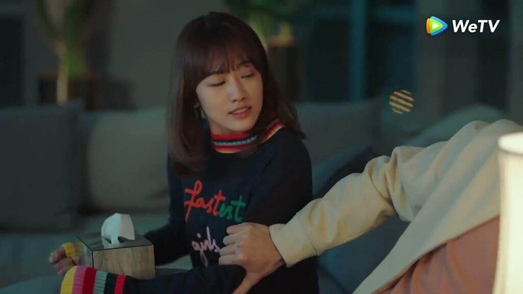 يشاهدان فيلم رعب معا مقطع من الحلقة 16 مسلسل مرحبا سيد جو ｜WeTV