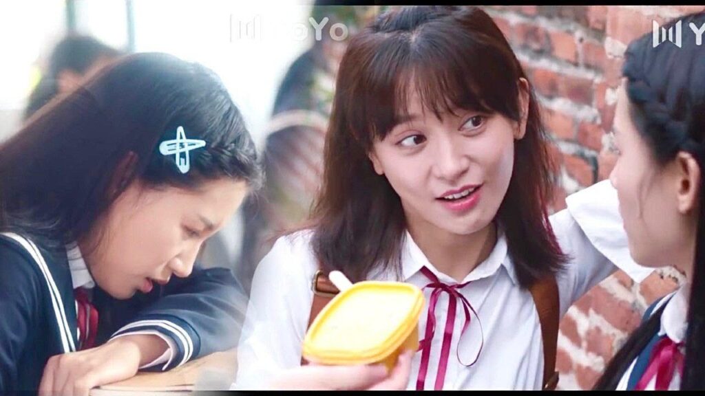 يتم اجبارها على تناول الطعام الفاسد في الصف