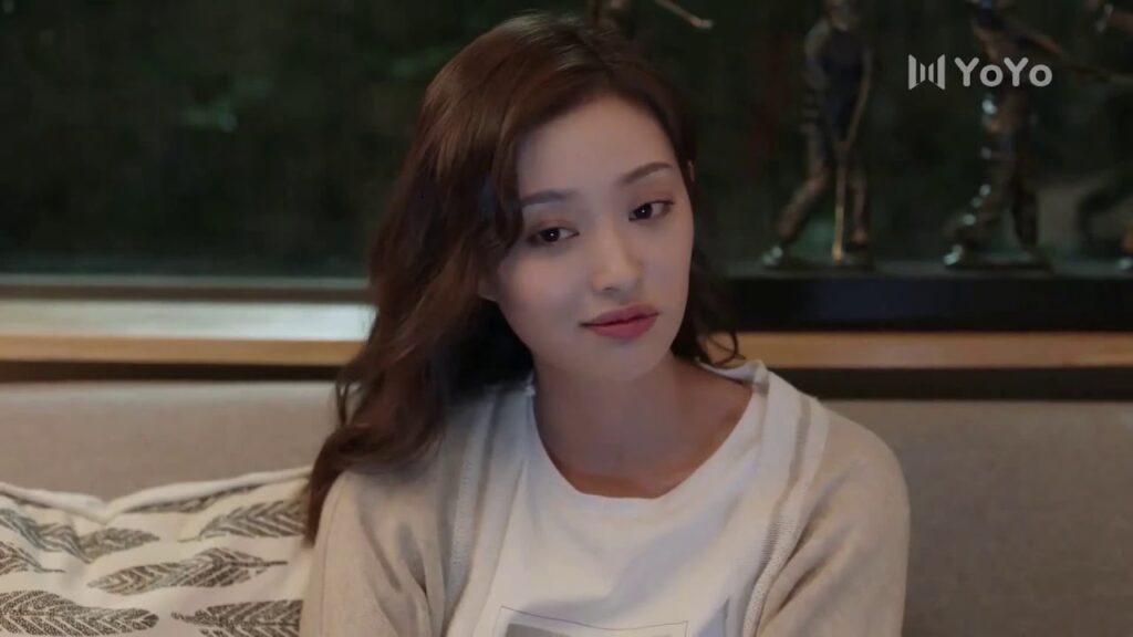 تجد صورة له مع فتاة اخرى جميلة  قبل يوم الزفاف