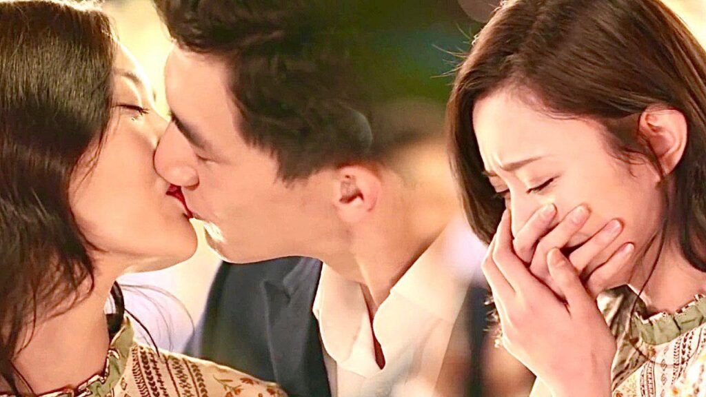 يطلب الزواج منها بطريقة رومانسية و يجعلها تبكي امام صديقاتها