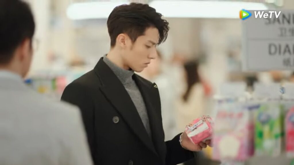 المدير جو يشتري فوط صحية لخطيبته مقطع من الحلقة 6 مسلسل مرحبا سيد جو ｜WeTV