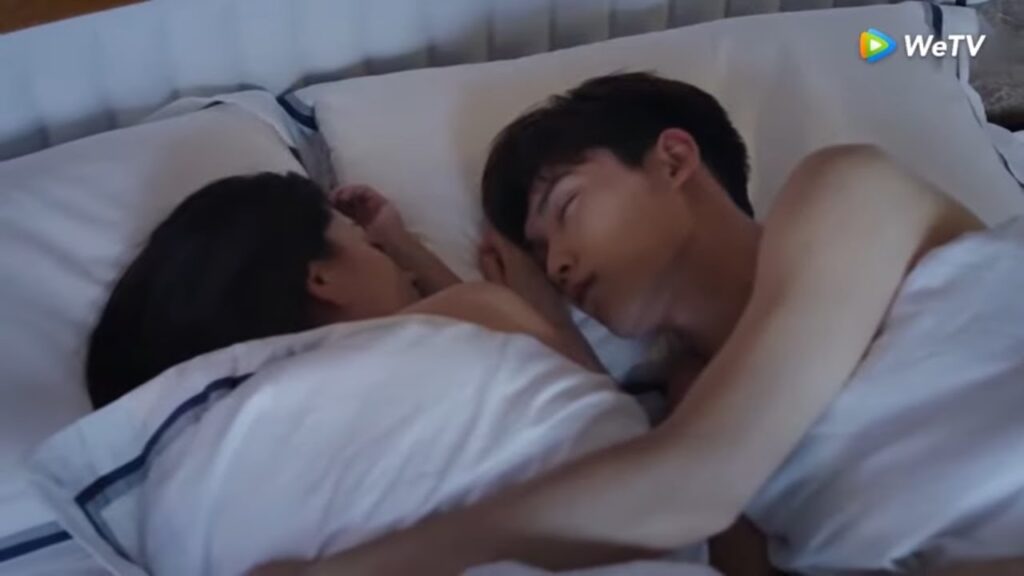 تستيقظ وتجد نفسها نائمة بجانب رجل غريب ! مقطع من الحلقة 3 مسلسل أنت قدري ｜WeTV