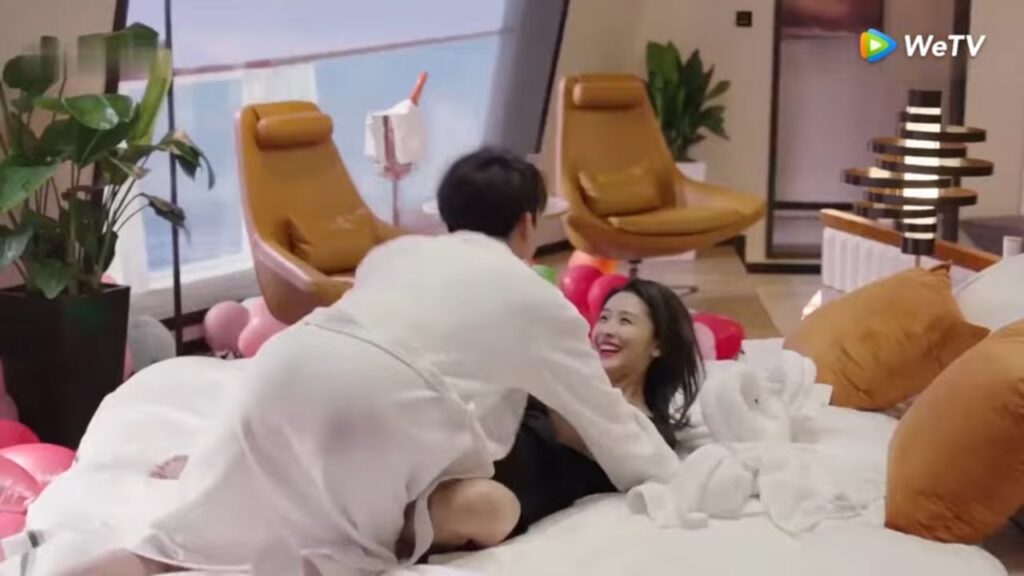 رأت حبيبها يخونها مع فتاة أخرى مقطع من الحلقة 2 مسلسل أنت قدري ｜WeTV