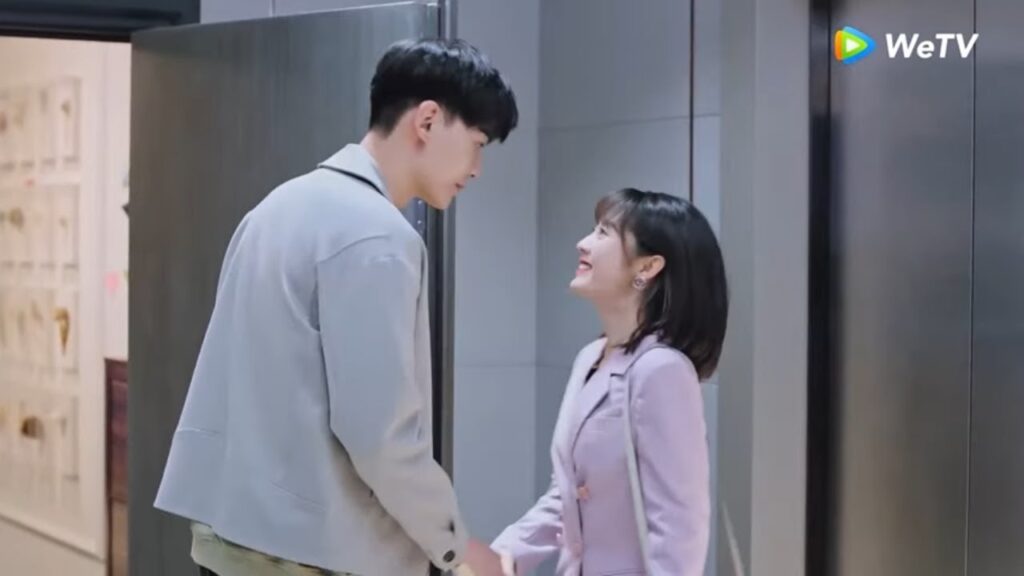 يصطحب حبيبته للعمل ورمانسية لا تنتهي مقطع من الحلقة 21 مسلسل حظي الصغير ｜WeTV