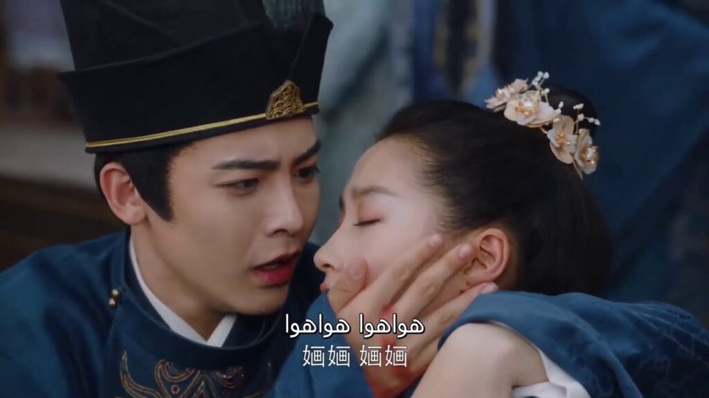 حبيبها يعطيها الدواء بفمه مقطع من الحلقة 30 مسلسل امرأة مثلي ｜WeTV