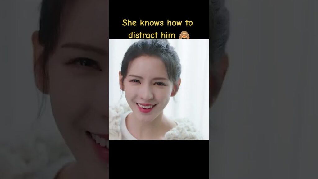 إنها تعرف كيف تصرف انتباهه🤣🤣 #خمن_من_أنا #GuessWhoIAm​ #youku