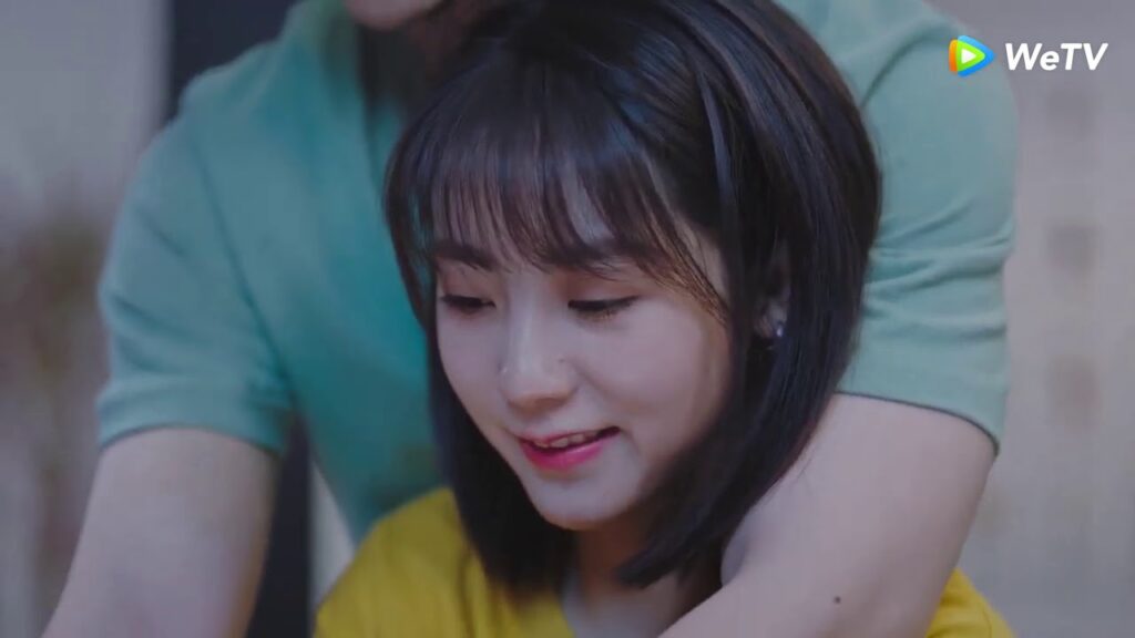 العناق الخلفي لطيف للغاية ! مقطع من الحلقة 10 مسلسل حظي الصغير ｜WeTV