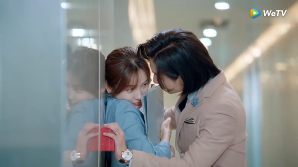 هل ستصبح حبيبته التاسعة ؟ مقطع من الحلقة 1 مسلسل الحب الموازي هل ستصبح حبيبته التاسعة ؟ مقطع من الحلقة 1 مسلسل الحب الموازي