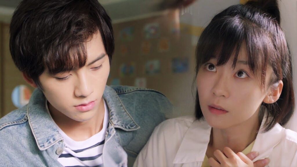 يدخل الفأر في صدرها امام بقية طلاب الصف  😱😱( عزبــاء محترفــة) مترجم