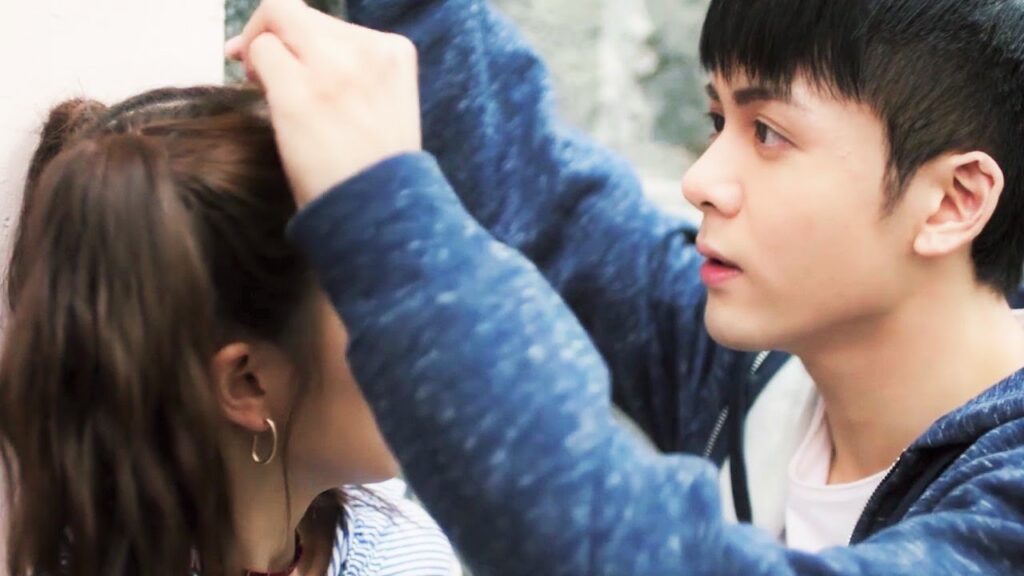 يحاول التقرب منها على طريقة دراما الايدول الرومانسية😘 اعلان حلقة 19  ( رحلـة خلال الليل  ) مترجمة