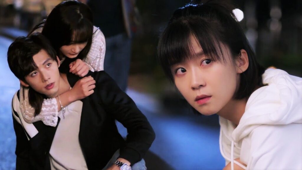 تتظاهر بانها مصابة حتى تسرق حبيب صديقتها😡 اعلان حلقة 10 ( عزبــاء محترفــة ) مترجم