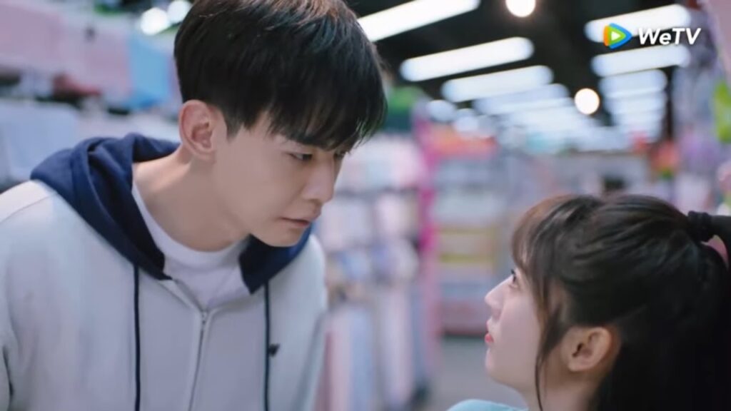 يركضان معًا إلى المتجر مقطع من الحلقة 5 مسلسل حظي الصغير