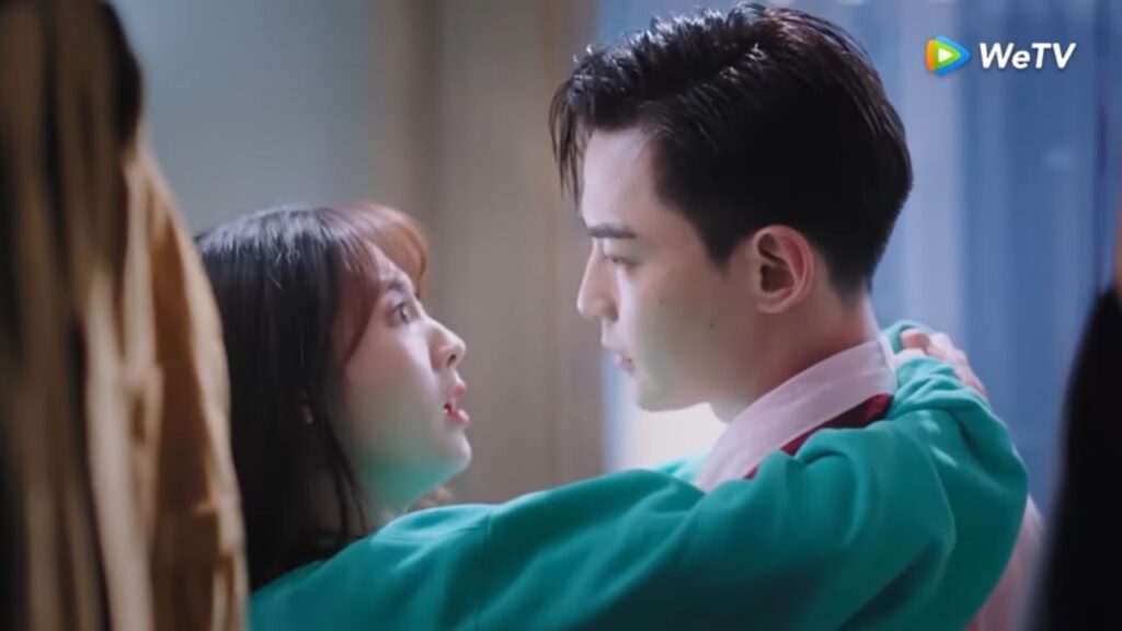 حضنها مرة أخرى فغضبت ! مقطع من الحلقة 4 مسلسل حظي الصغير