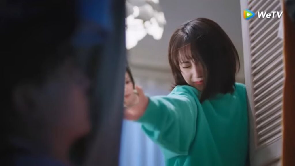 هناك رجل يختبيء في منزلها ! مقطع من الحلقة 4 مسلسل حظي الصغير هناك رجل يختبيء في منزلها ! مقطع من الحلقة 4 مسلسل حظي الصغير